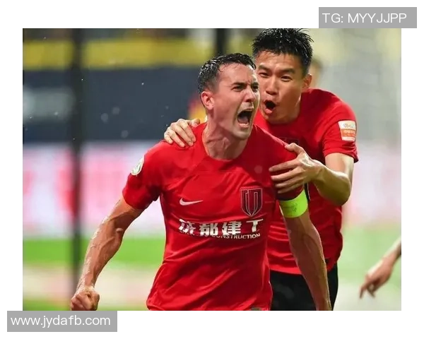 足球明星意外遭遇踩裆事件引发热议球迷们对此反应不一